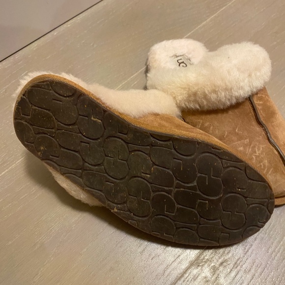 UGG women's suede slipper with plush lining, size 5 - Picture 3 of 4
